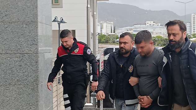 Adana'da cinayet zanlısı adliyeye sevk edildi