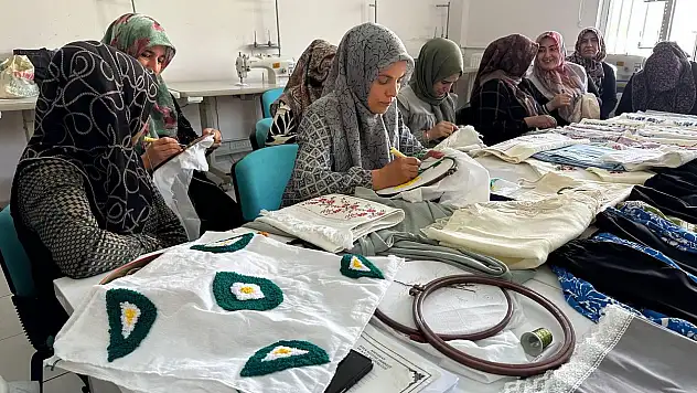 ADIMEK Kurslarıyla Kadınlar Hem Üretiyor Hem Kazanıyor