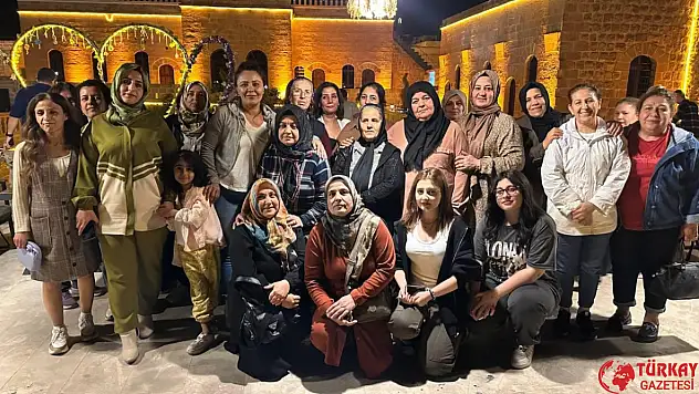 Adıyaman Belediyesi'nden depremzede kadınlara moral gezisi