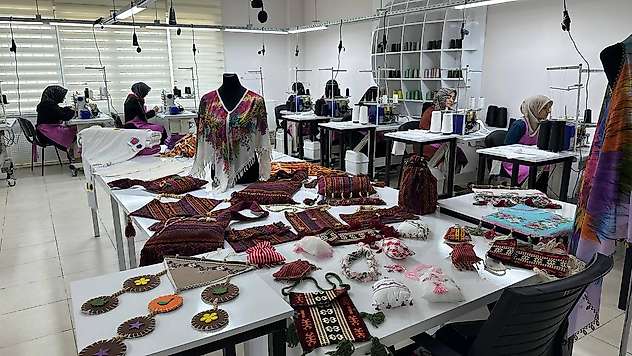 Adıyaman Belediyesi'nin 'Altın İğne' Projesi kadınlara umut oluyor