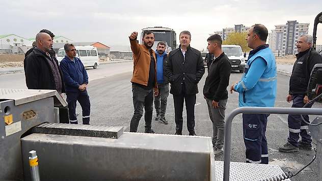 Adıyaman Belediyesi, okullar bölgesinde asfalt çalışmalarına devam ediyor