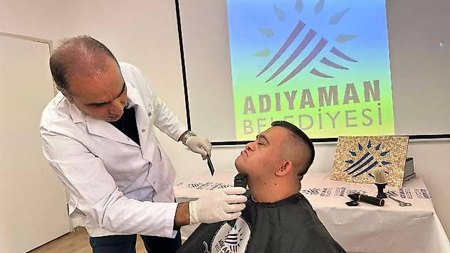 Adıyaman Belediyesi özel gereksinimli öğrenciler için meslek tanıtımı etkinliği düzenliyor