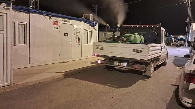 Adıyaman Belediyesinden sinek ve haşereye karşı gece mesaisi