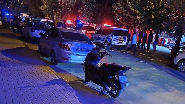 Adıyaman'da akrabalar arasında kavga: 1'i polis 4 yaralı