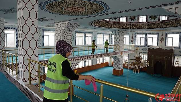 Adıyaman'da bayram öncesi camilerde temizlik seferberliği