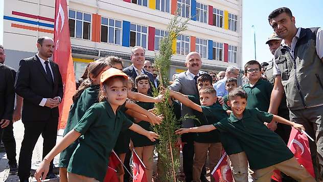 Adıyaman'da Her Çocuk Bir Fidan, İlk Ders Yeşil Vatan mottosuyla fidanlar toprakla buluştu