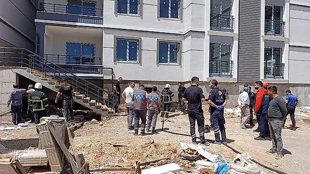 Adıyaman'da inşaatta doğalgaz hattı alev aldı