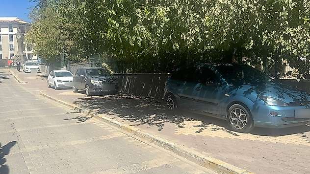 Adıyaman'da kaldırımlar otoparka döndü