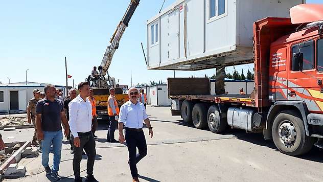 Adıyaman'da konteynerlerin kaldırma çalışması başladı