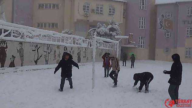 Adıyaman'da okullar tatil yollar kapalı