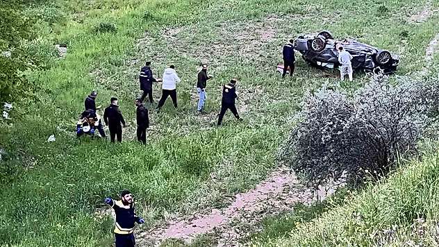 Adıyaman'da otomobil tarlaya uçtu: 4 yaralı
