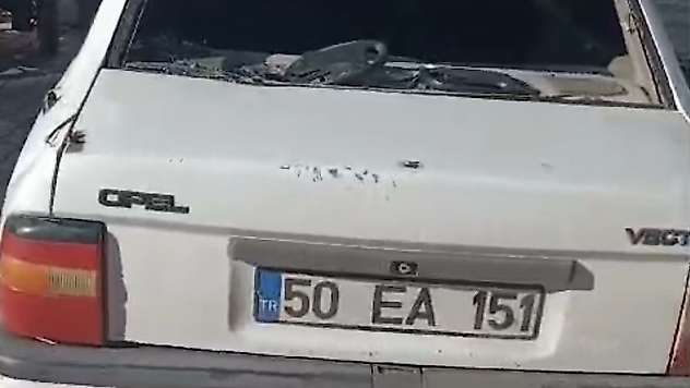 Adıyaman'da şiddetli rüzgar ağaçları devirdi, ulaşımı aksattı