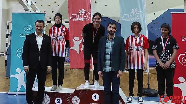 Adıyaman'da yıldız kızlar bilek güreşi yarışları yapıldı