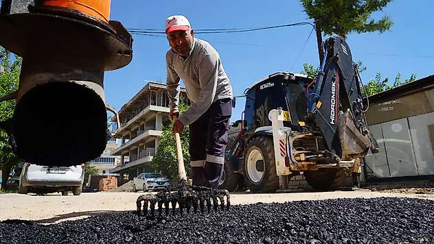 Adıyaman'da yol ve kaldırım çalışmaları sürüyor