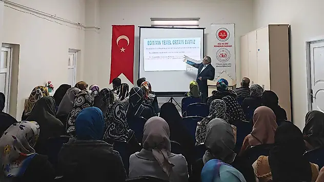 Adıyaman İl Müftülüğü güçlü ailenin önemini vurguladı