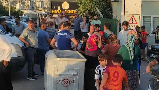 Adıyaman K-1 Konteyner Kent'te su isyanı: Çöp konteynerleriyle yol kapattılar