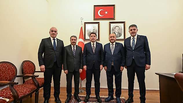 Adıyaman milletvekillerinden bakan Tunç'a ziyaret