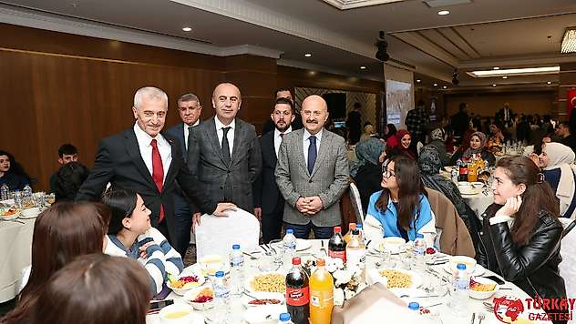 Adıyaman Protokolü üniversite öğrencileriyle iftar açtı