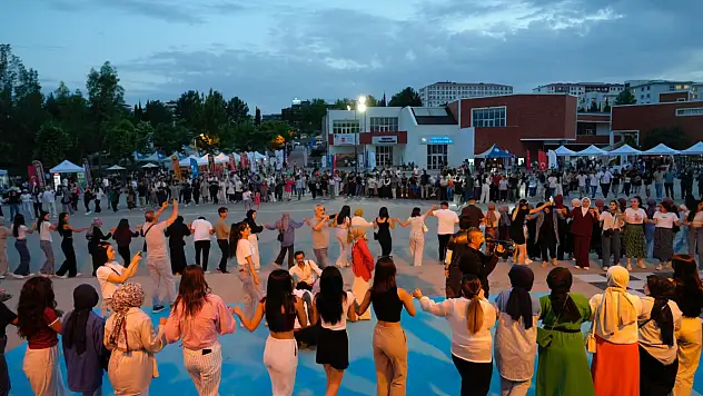 Adıyaman Üniversitesi Bahar Şenliği ve Türk Mutfağı Haftası Etkinliklerinin İkinci Günü Dopdolu Geçti