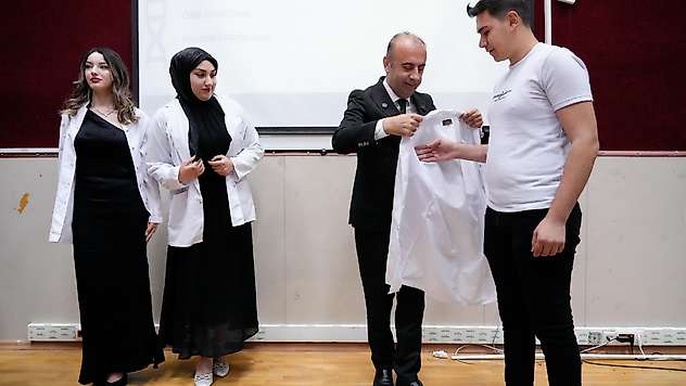 Adıyaman Üniversitesi Eczacılık Fakültesinde Beyaz Önlük Heyecanı Yaşandı