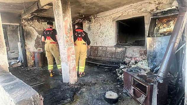 Afşin'de ev yangını: 4 kişi dumandan etkilendi