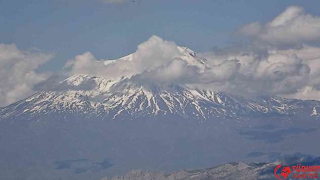 Ağrı Dağı göz kamaştıran manzarasıyla dikkat çekiyor