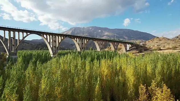 Alman Köprüsü'nün etrafında renk cümbüşü