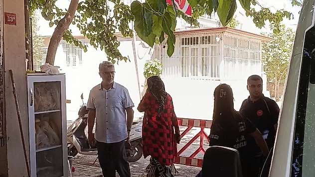 Altyapı çalışmaları sırasında kopan elektrik telleri evlerdeki cihazlara hasar verdi