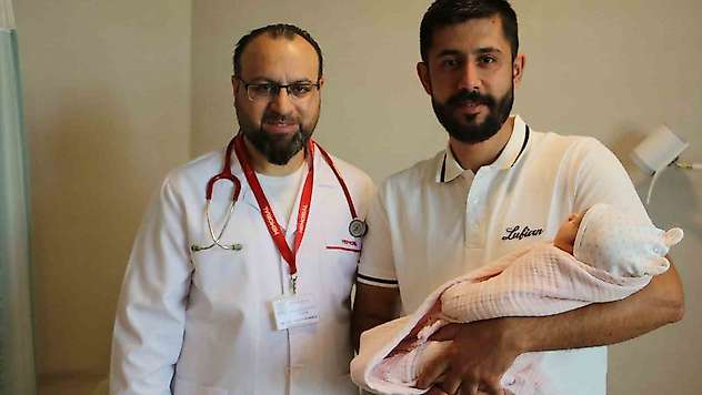 Anne karnında yaşama şansı düşük denilen bebek, Diyarbakır'da sağlığına kavuştu
