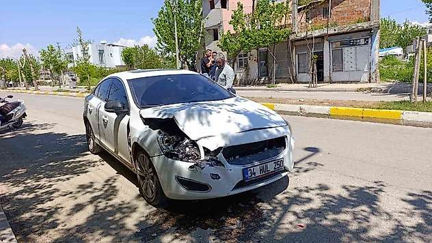 Aracın önünü keserek sürücüyü darp ettiler