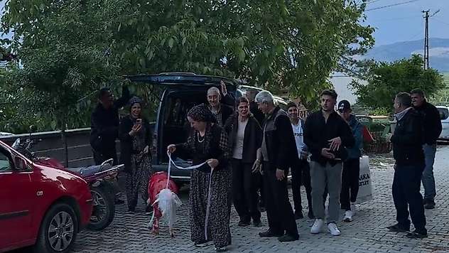 Askerdeki damattan nişanlısına hediye koç