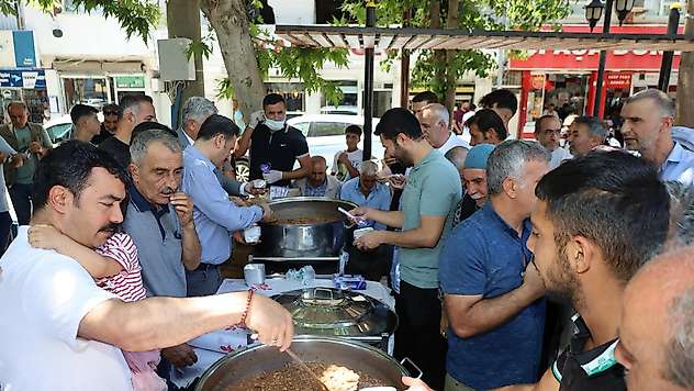 Aşure Bereketi Yüzüncü Yıl Parkı'nda Paylaşıldı