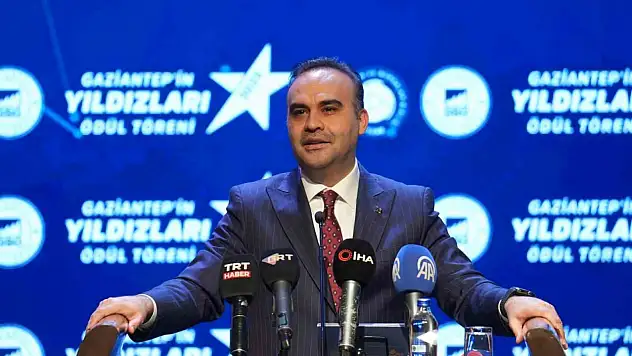 Bakan Kacır: Yeni döneme 'Sanayide Yapay Zeka' mottosuyla başlıyoruz