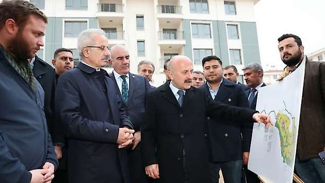 Bakan Uraloğlu İndere'de kalıcı deprem konutlarında incelemelerde bulundu