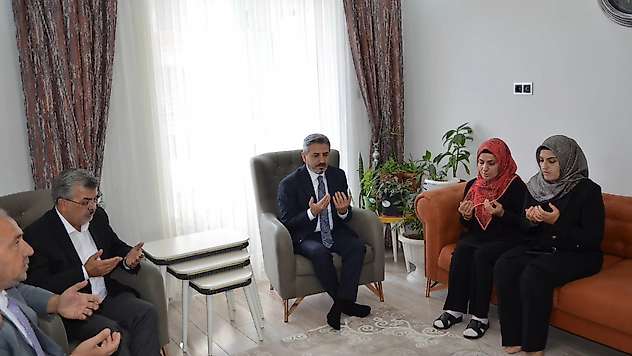 Bakan Yardımcısı Aydın'dan Taziye ve geçmiş olsun ziyareti