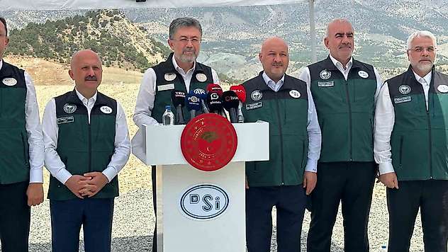 Bakan Yumaklı: 'Türkiye olarak su stresi çeken ülkeler kategorisindeyiz'