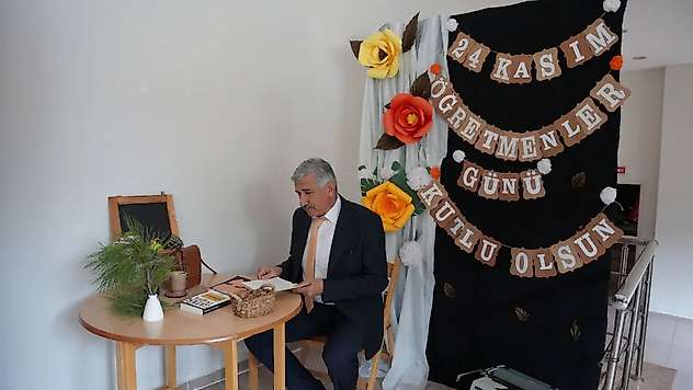 Başkan Hallaç: Öğretmenlerimizin 24 Kasım Öğretmenler Gününü yürekten kutluyorum