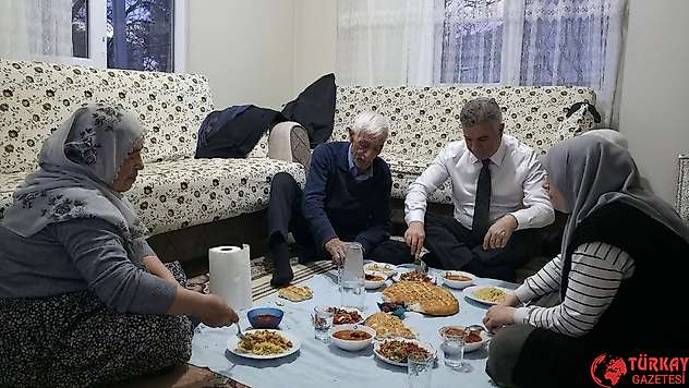 Başkan Öncebe iftarda Arslantaş ailesine misafir oldu
