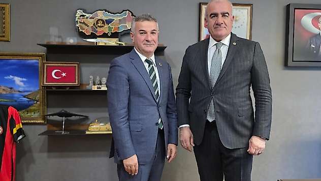 Başkan Öncebe Milletvekili Özhan'la bir araya geldi