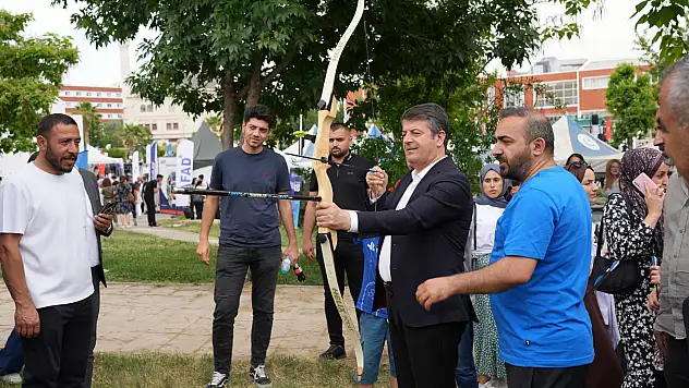 Başkan Tutdere Bahar Şenliği açılış programına katıldı