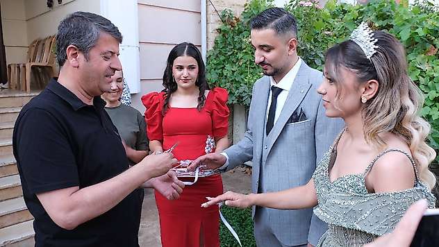 Başkan Tutdere ev hapsinde nişan yüzüğü taktı