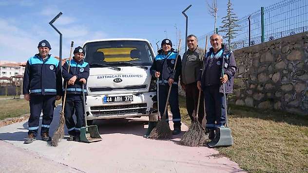 Battalgazi'de Derme Deresi çevresinde temizlik ve yıkama çalışması