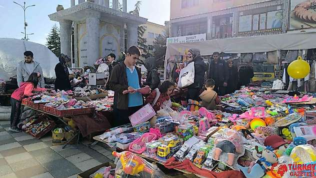 Bayram yoğunluğu esnafın yüzünü güldürdü