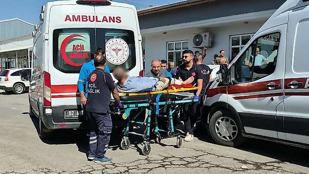 Belediye binası bahçesinde silahlı saldırı: 3 yaralı