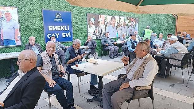 Adıyaman Belediyesi'nin 'Emekli Çayevi' büyük ilgi görüyor