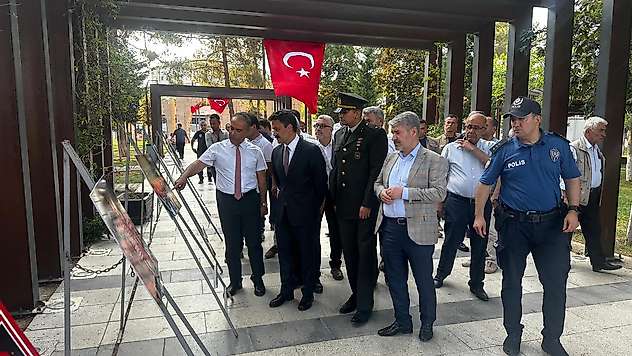 Besni'de 15 Temmuz Temalı Resim Sergisi açılışı gerçekleştirildi