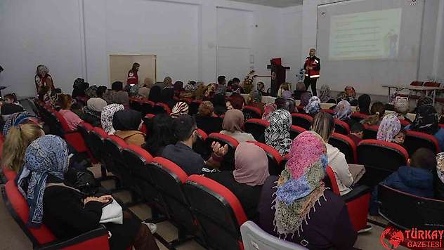 Besni'de aile yılı eğitim ve bilgilendirme programı düzenlendi