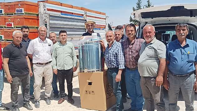 Besni'de arıcılara malzeme desteği