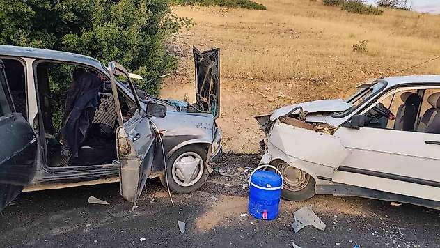 Besni'de iki otomobil çarpıştı: 8 yaralı