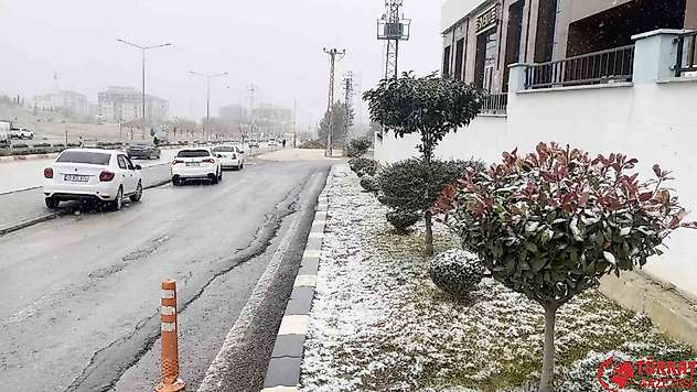 Besni'de kar yağışı başladı